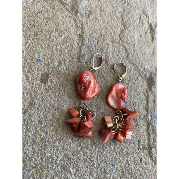 Vintage Earrings Shell Dangle Pink Red Metallic Beach NG - Picture 3 of 7
